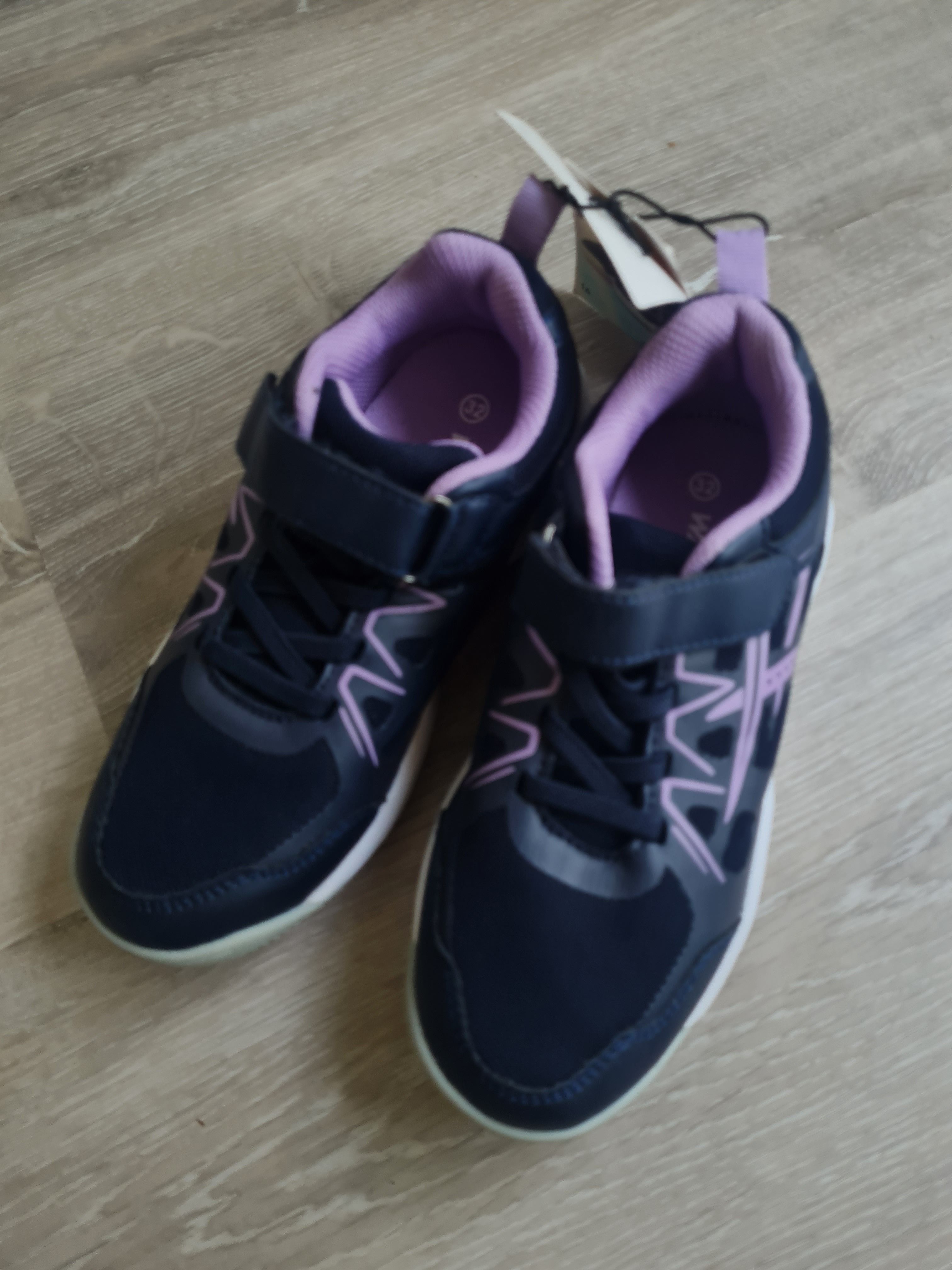 Indoor-Sportschuhe, Gr. 32, Neuware