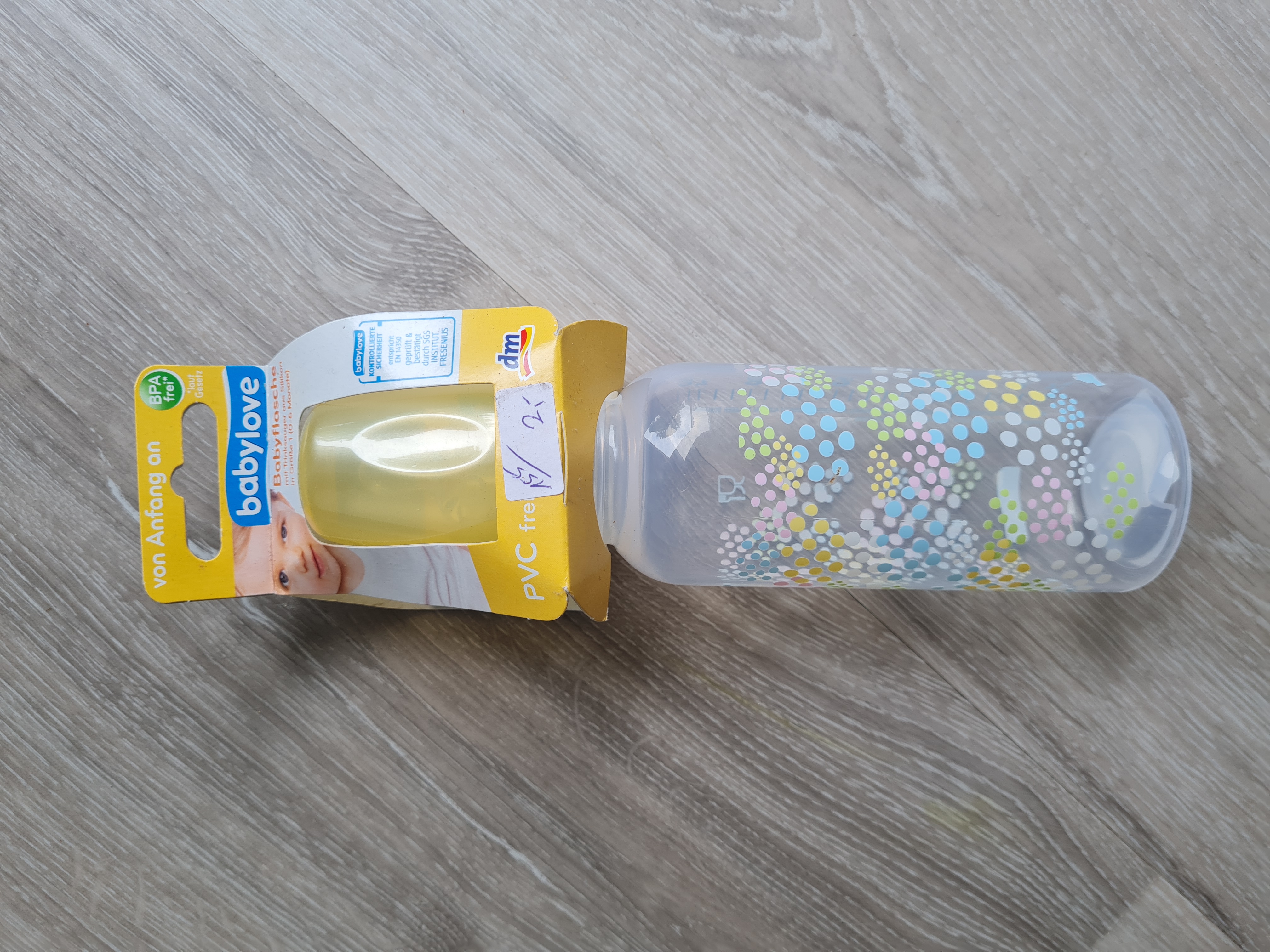 Babyflasche mit Trinksauger aus Silikon in Gr. 1 (0-6 Monate), 250ml, Neuware