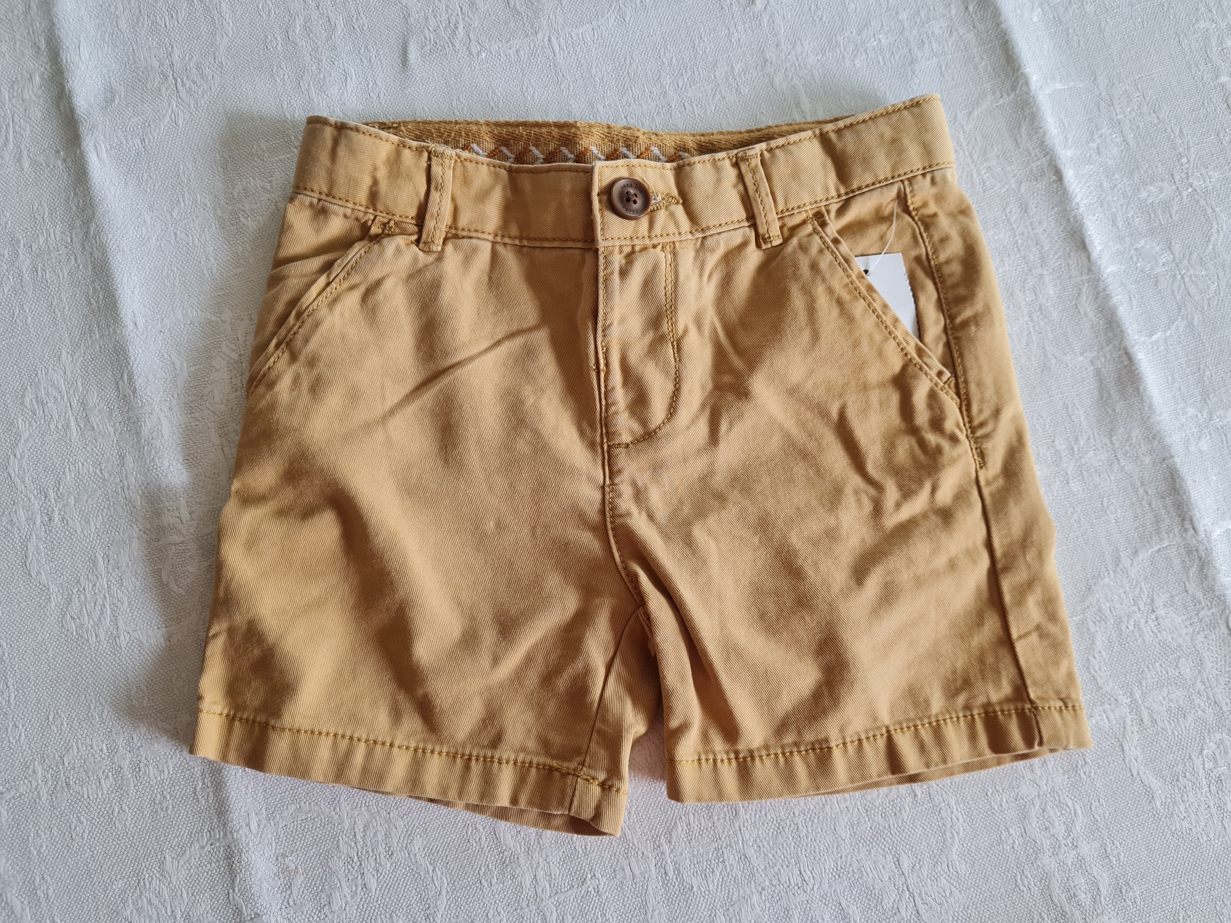 Zara Kurze Hose, beigefarben, Gr. 74