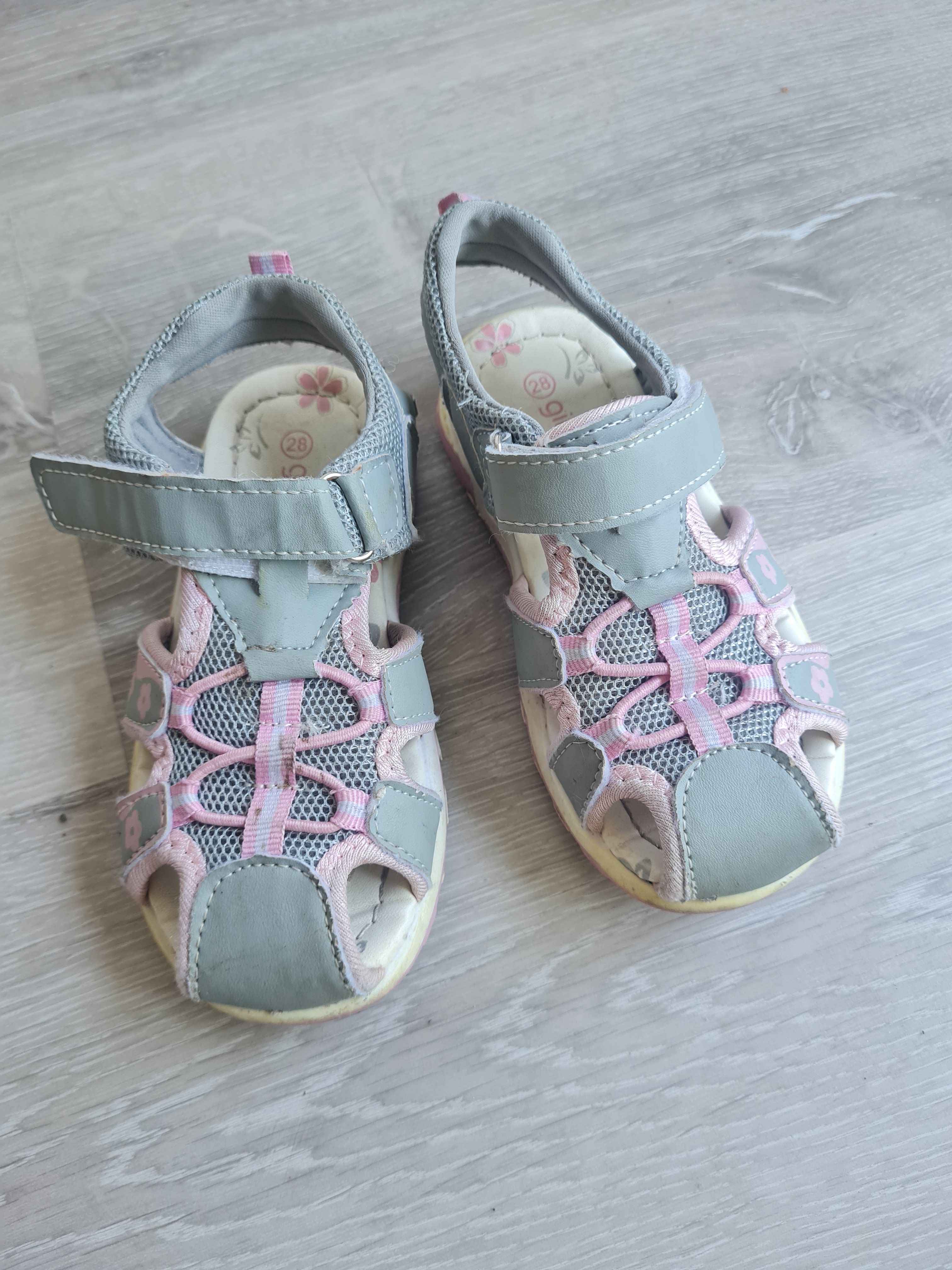Sandalen Gr. 28