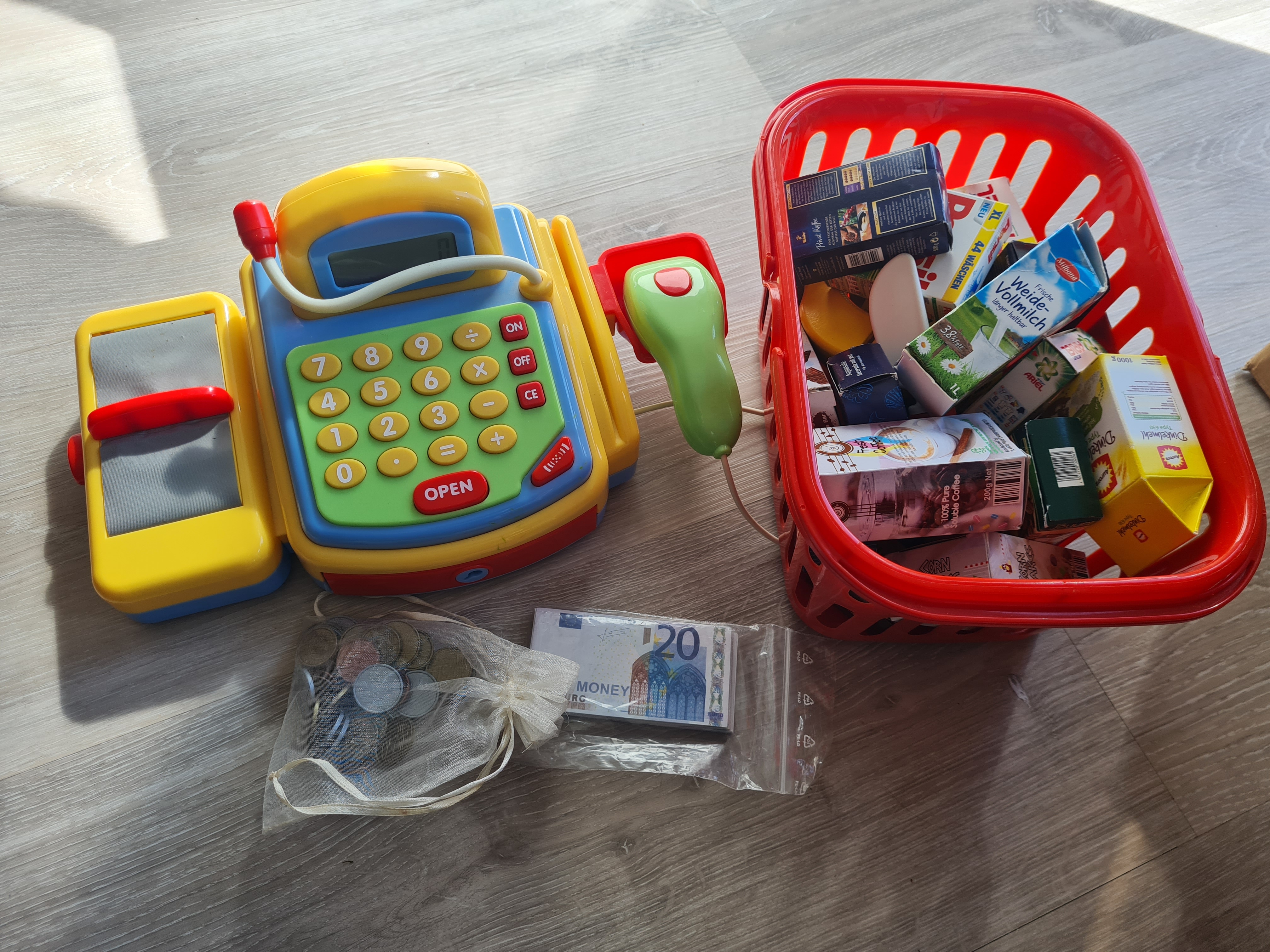 Elektronische Kinderkasse mit Scanner und Sound mit viel Zubehör
