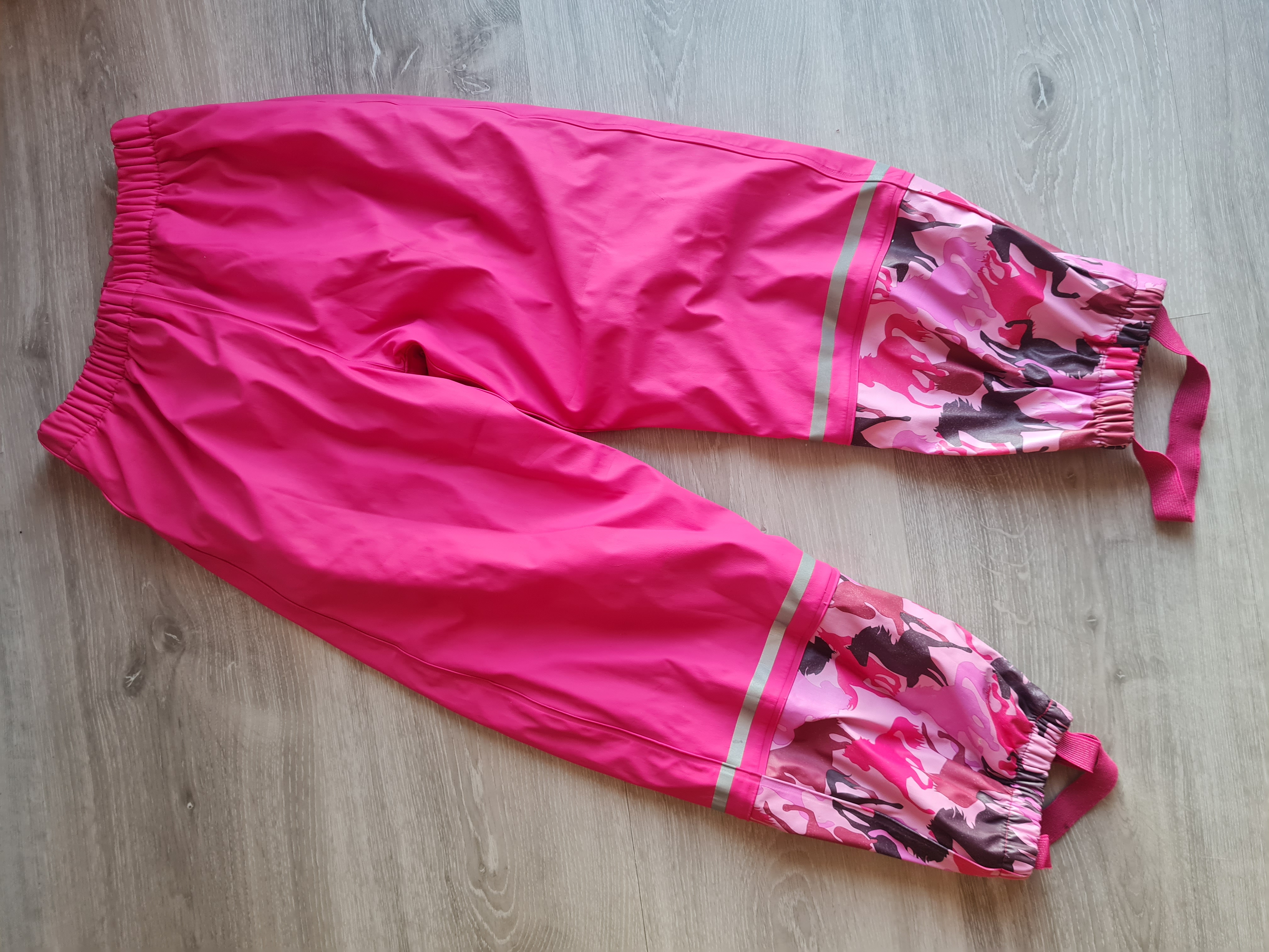 Gefütterte Matschhose mit Pferdemotiv Gr. 122/128